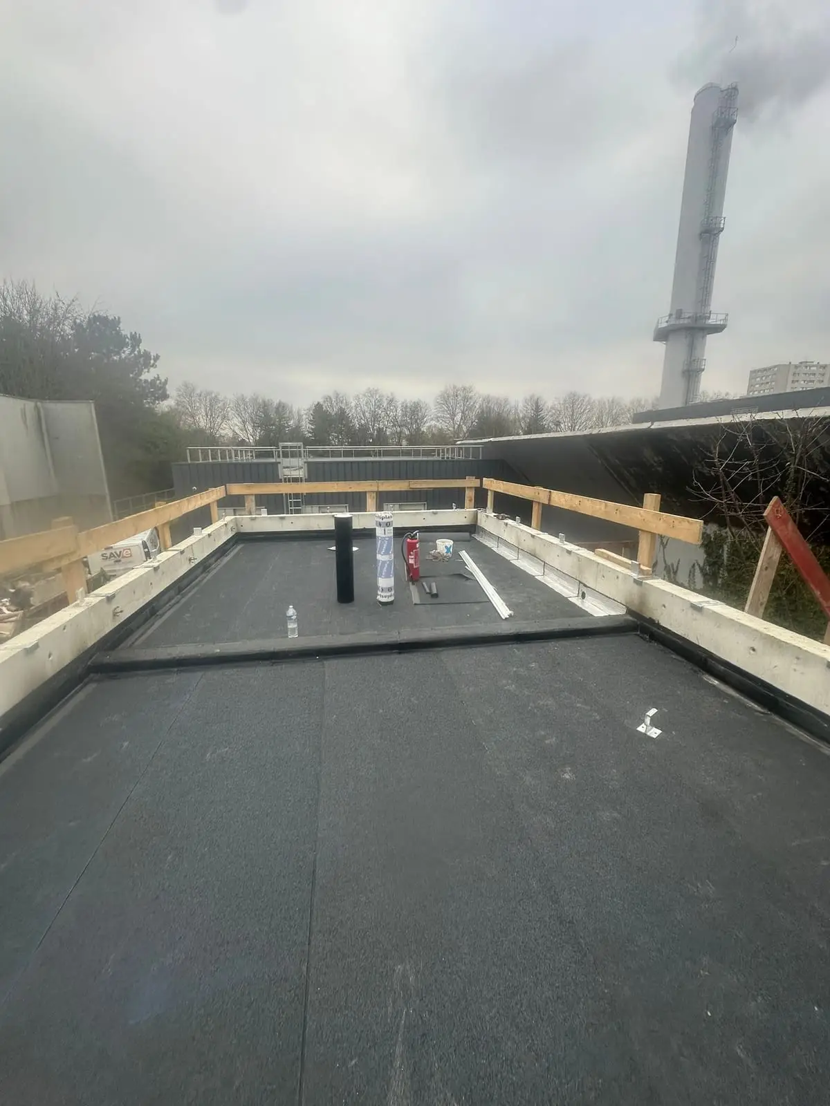 Toiture-terrasse neuve étanchée en membrane bitumineuse soudée